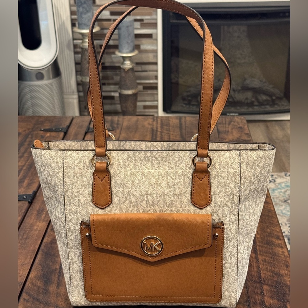 Michael Kors Medium Joey Pocket Tote (EUC)